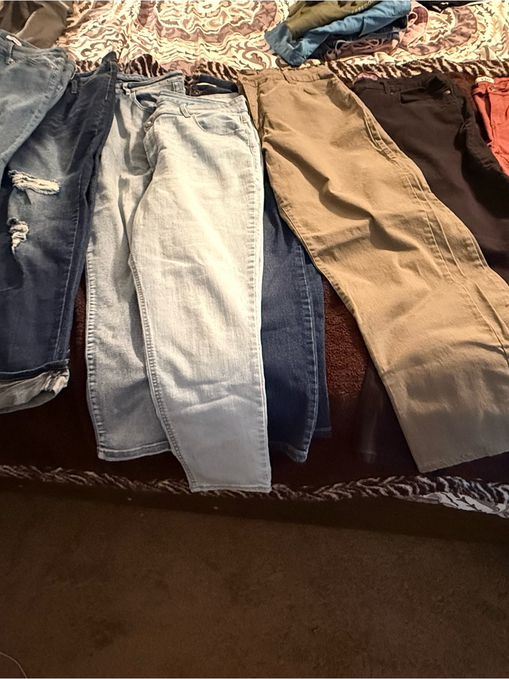 Jeans and pants Bundle in Light Blue, Dark Blue, Black and Tan